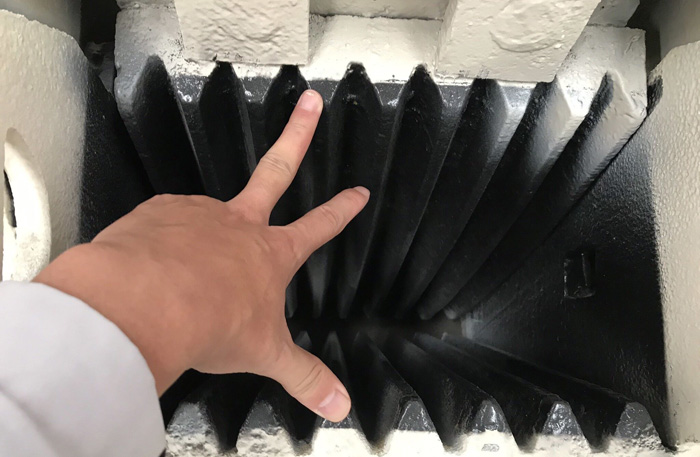PE250×400顎破進料口