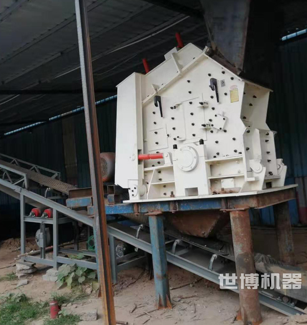 PF1010反擊破碎機安裝現場