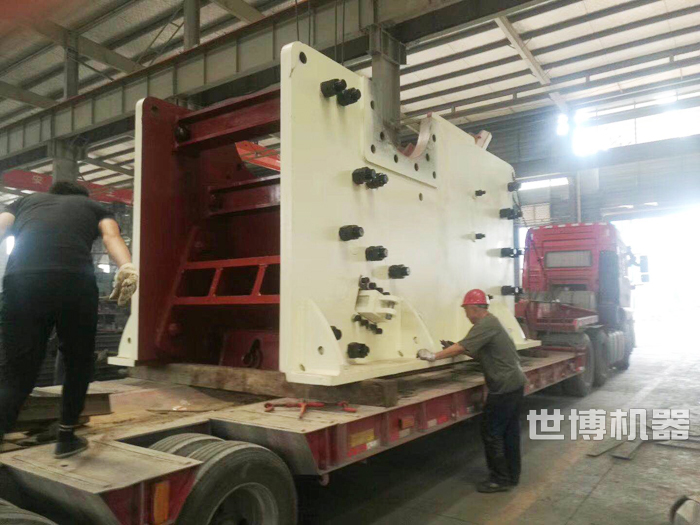1215大型顎破裝車發貨