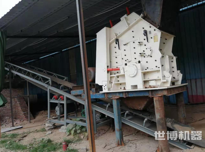 1000*700小型反擊破安裝現場