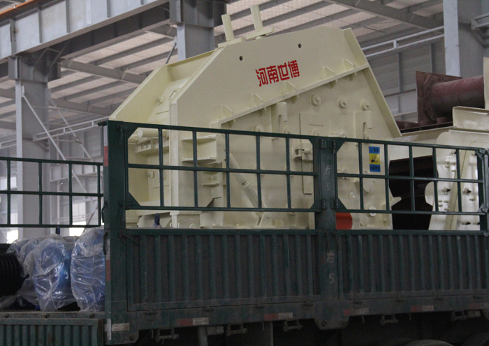 反擊破石子機裝車發貨了