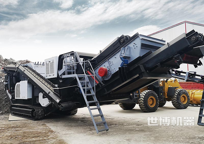 履帶式建筑垃圾粉碎機工作現場