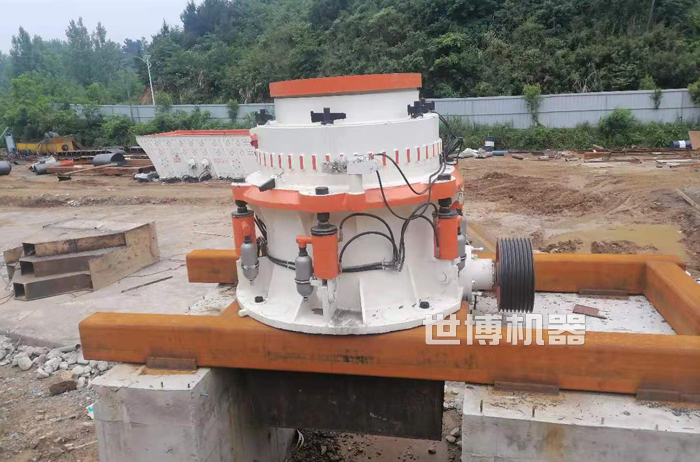 圓錐破碎機安裝現場