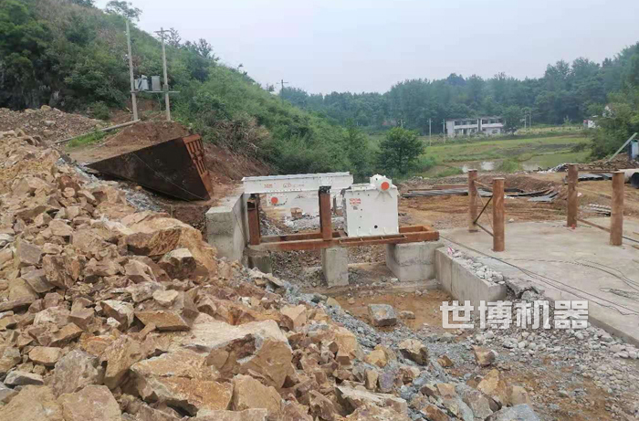 顎式破碎機安裝現場