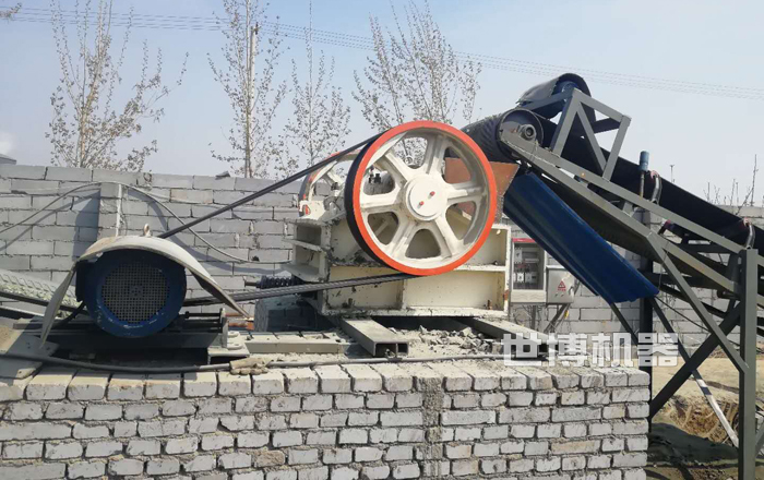 250*1000小型顎式破碎機安裝現場