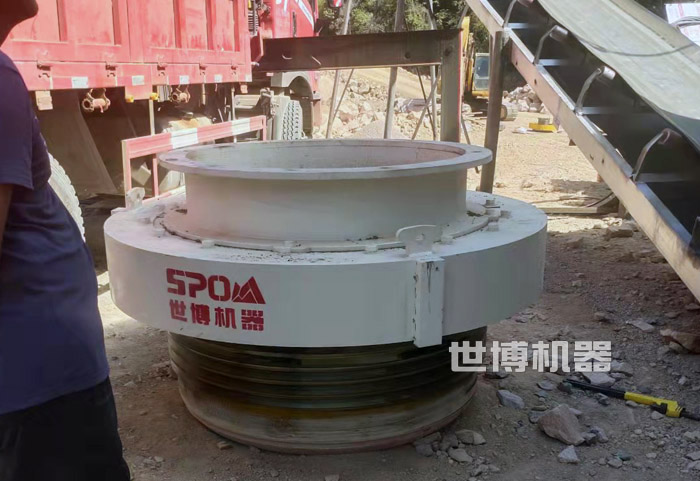 圓錐破碎機安裝現場