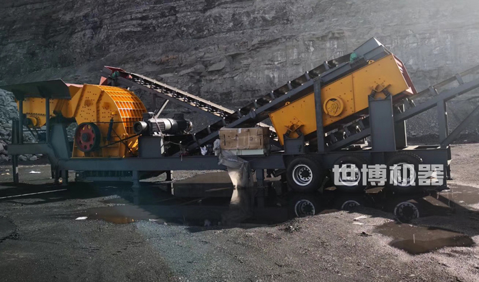 移動式三合一重錘破碎機安裝現場