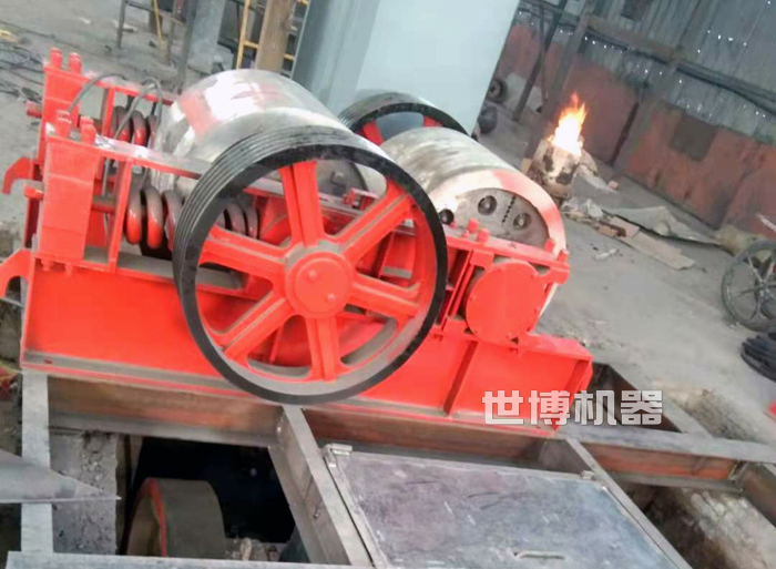 對(duì)輥式制砂機(jī)
