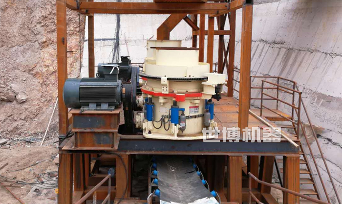 多缸液壓圓錐破碎機安裝現場
