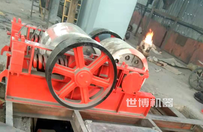 對輥破破碎機安裝現場圖