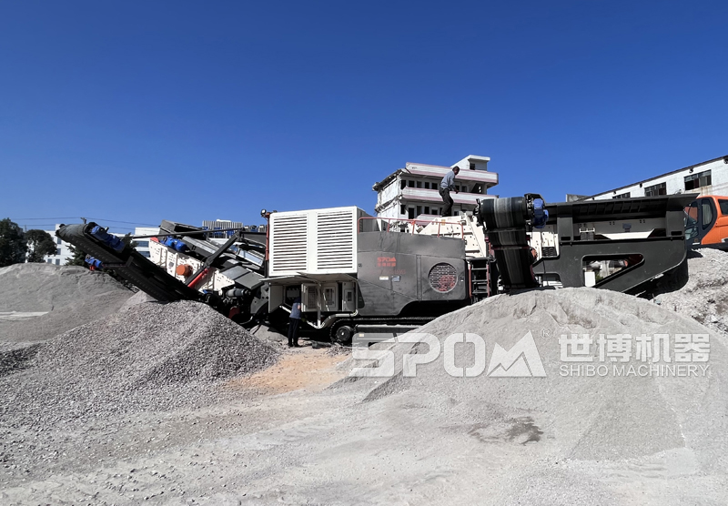 建筑垃圾加工處理現場(世博履帶式反擊破)
