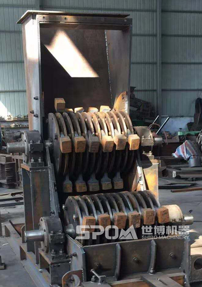 雙轉子甩錘式破碎機內部結構