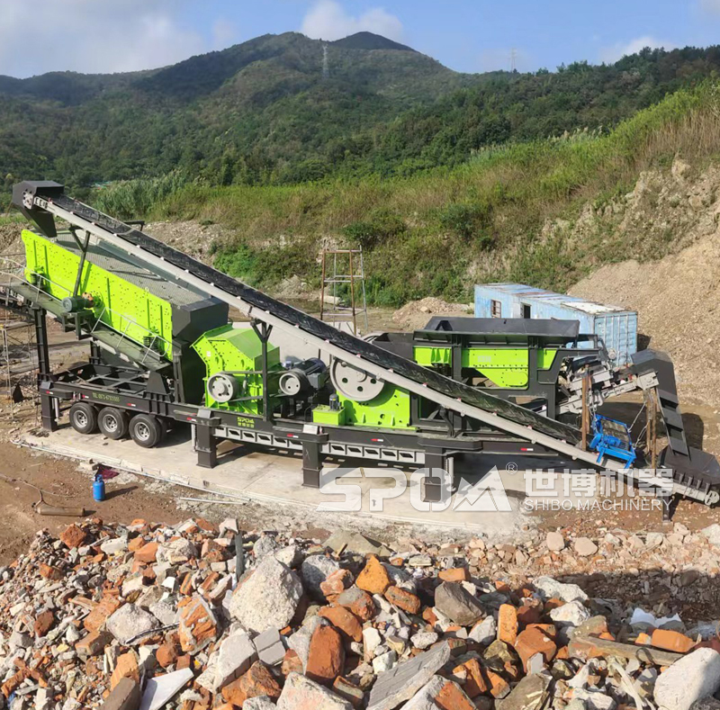 移動顎破細碎機一體機用于破碎建筑垃圾現場